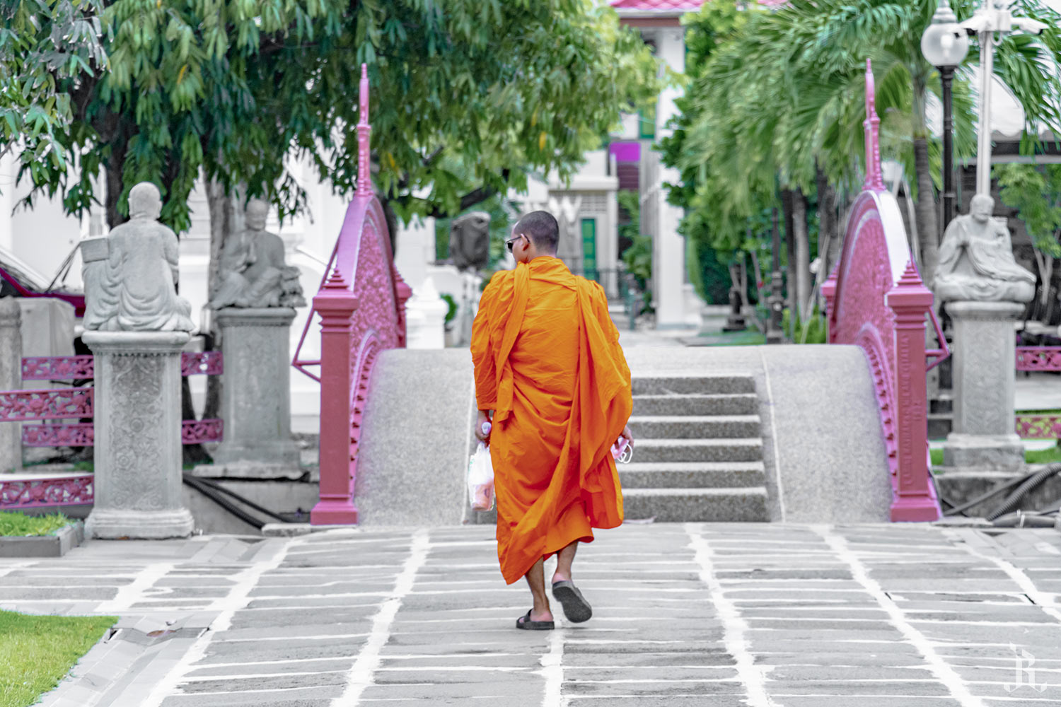 Monje budista moderno, Tailandia