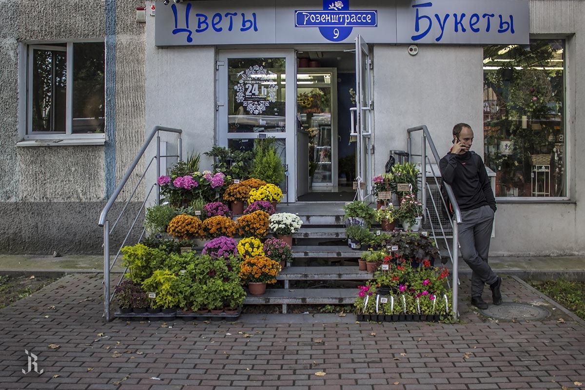 Vendedor de flores en Kaliningrado